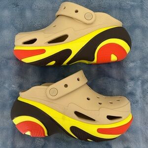 CROCS  Sandals Women’s New Crocs Size 7